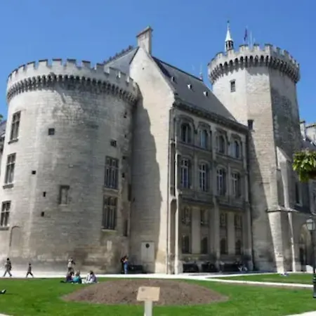 L'INDUSTRIAL Netflix - 500m Musée BD Angoulême Extérieur photo